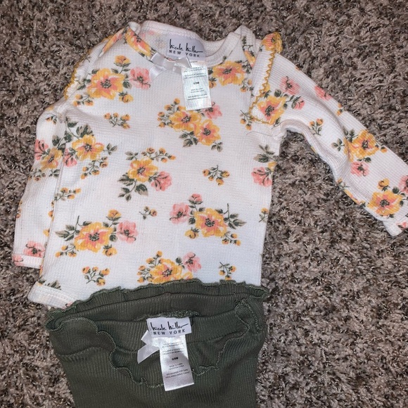 Bundle of 3 baby girl 2 piece outfits! Total of 6 items in sizes 6, 9 and 6-9mo! - Picture 5 of 6